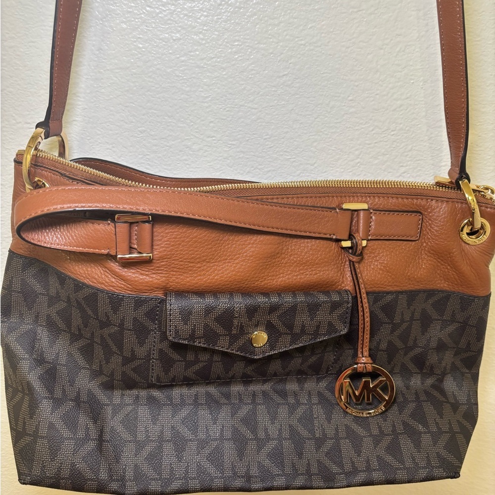 Michael Kors Crossbody Bag and wallet in Brown and Tan - Picture 2 of 9